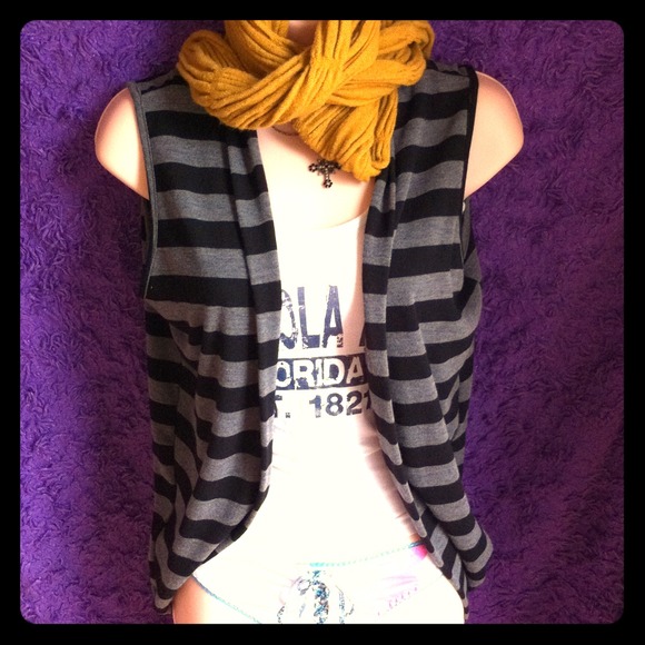 💢SOLD💢Cute cardigan size S🌺