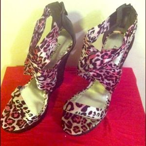 Pink/black leopard print wedges