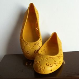 *SOLD*Authentic Gucci yellow rubber citrus