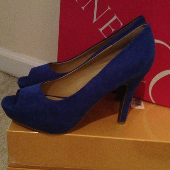 Blue heels in brand new condition! - Picture 2 of 3