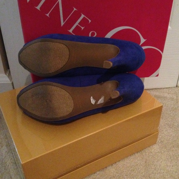 Blue heels in brand new condition! - Picture 3 of 3