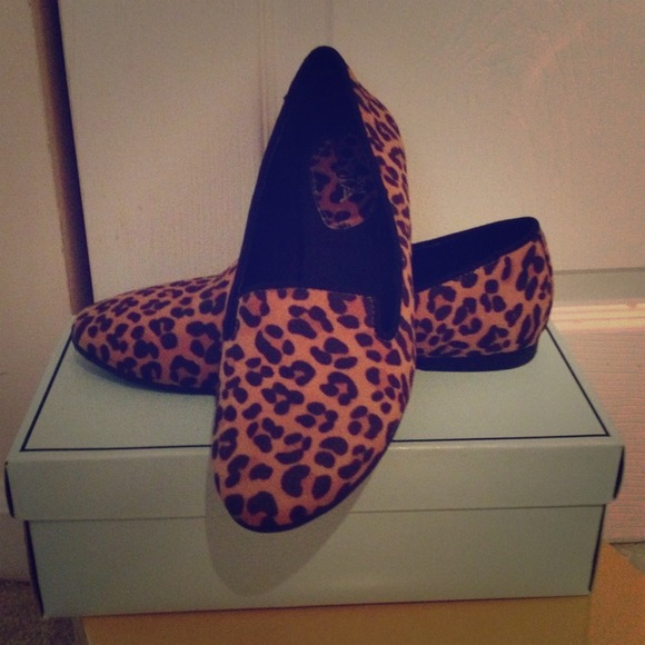 Mia Girl leopard flats