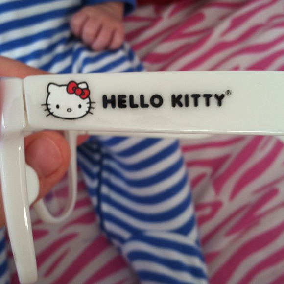 π₯Soldπ₯Hello kitty glasses - Picture 2 of 2