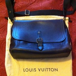 OmahaLeather Authentic LouisVuitton Messenger Bag.