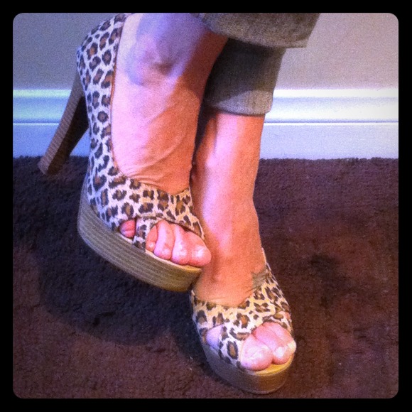 Shoes - Leopard print chunky heels size 6.5