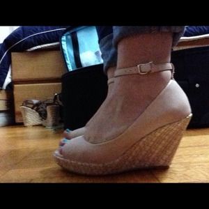 BRAND NEW!!!! Zara basics beige wedges