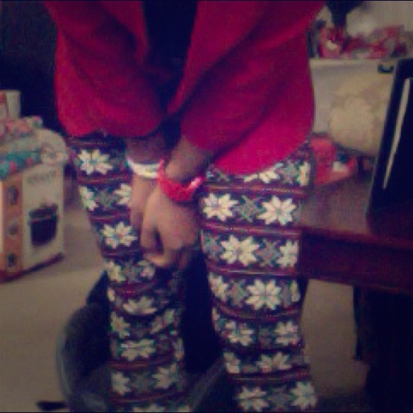 *SOLD in Bundle* Christmas Themed Leggings !