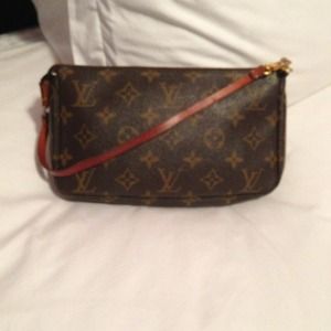 Authentic Louis Vuitton pochette