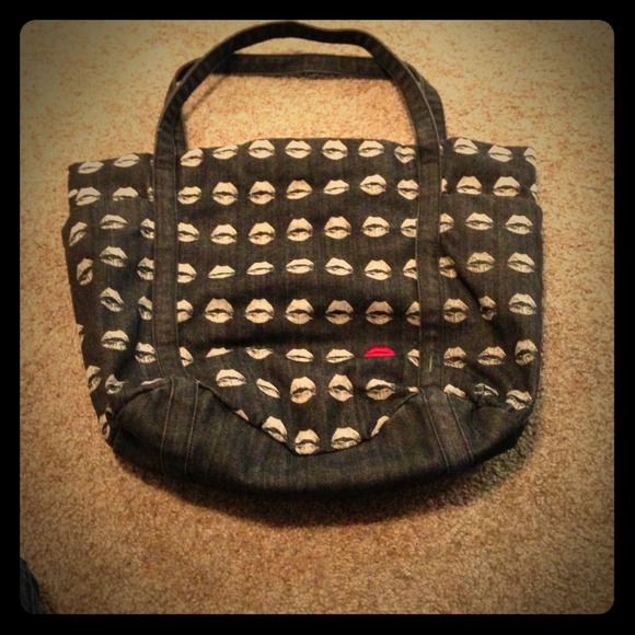 Kisses purse