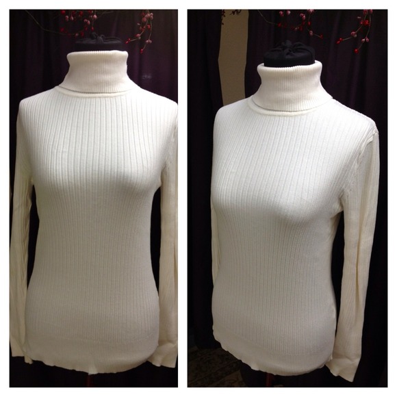 SALE Winter white turtle neck sweater