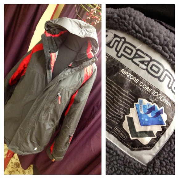 SALE ✅Amazing ski jacket by RIPZONE