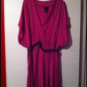 Fuchsia cap size dress with black woven belt