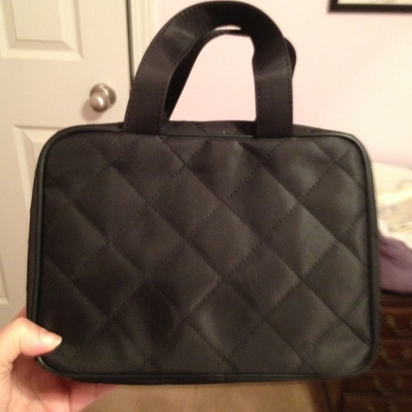 🚫Sold🚫Quilted Travel Make up case