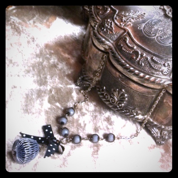 🌟HP🌟necklace black bead & polkadot bow on chain