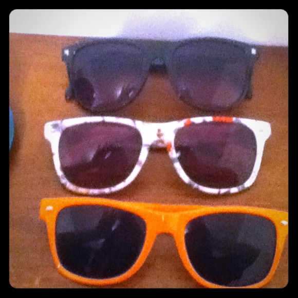 3pairs of sunglasses