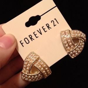 Cream/gold triangle earrings