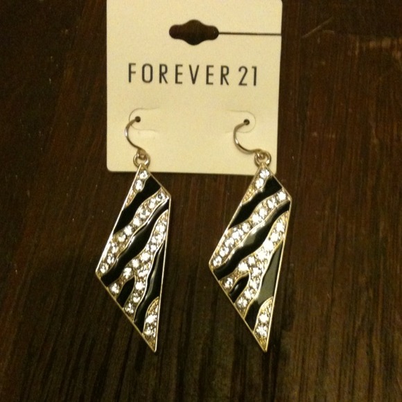 ❌Traded❌Black and gold earrings