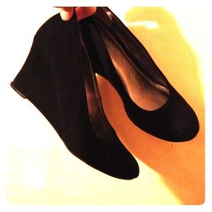 Black wedge heels