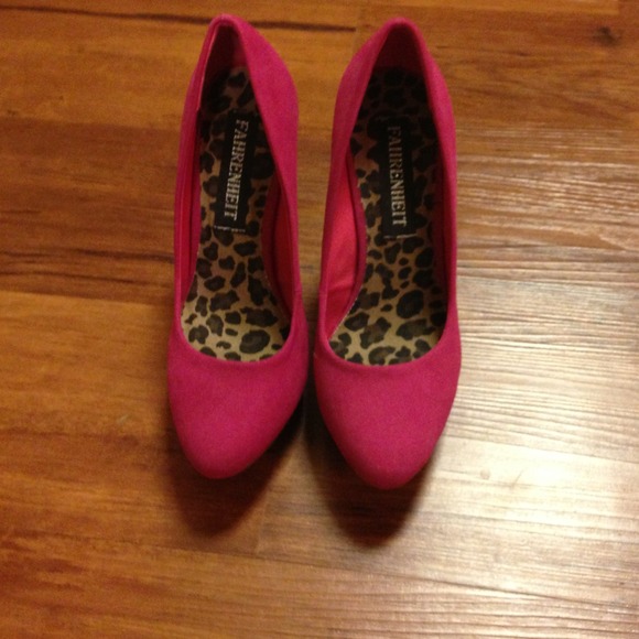 Brand new hot pink pumps - Picture 2 of 4