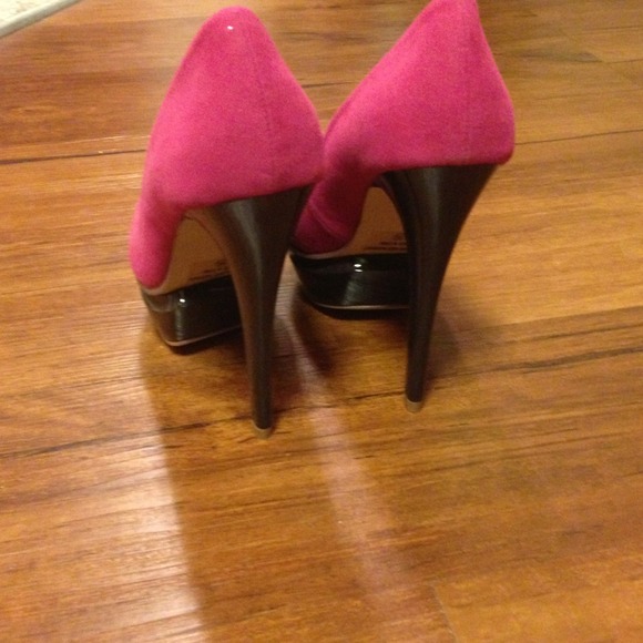 Brand new hot pink pumps - Picture 3 of 4
