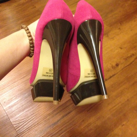 Brand new hot pink pumps - Picture 4 of 4