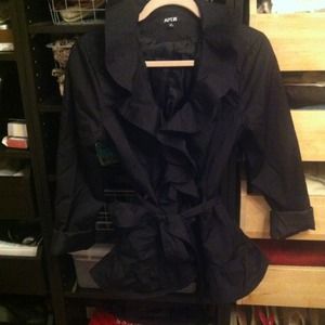 Ruffled classic short trench coat