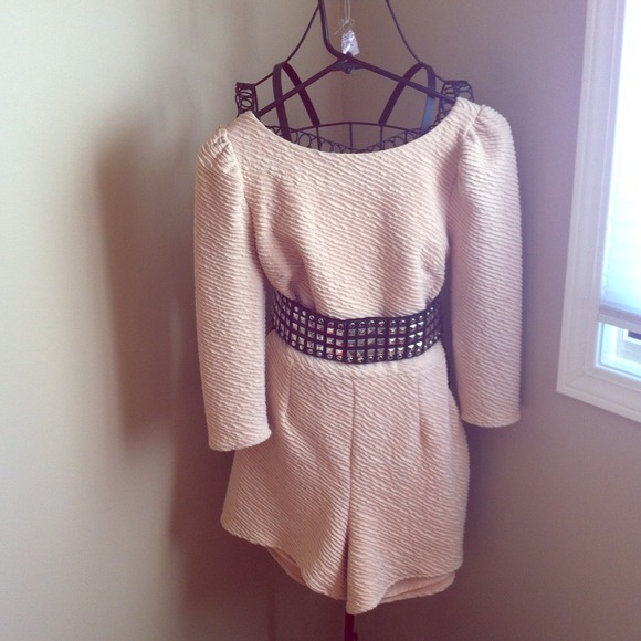 *SOLD* @charly1969 Akira beige romper!