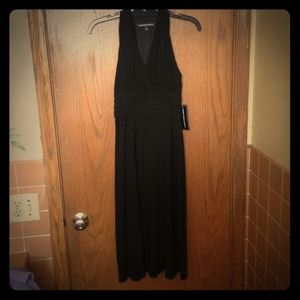 Black dress size 4. ( REDUCED) Never been worn.