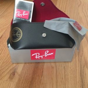 Ray-Ban Accessories - Sold!!Ray Ban Gold Aviators Ray-Ban Accessories - Sold!!Ray Ban Gold Aviators