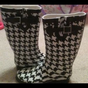 Rainboots size 6