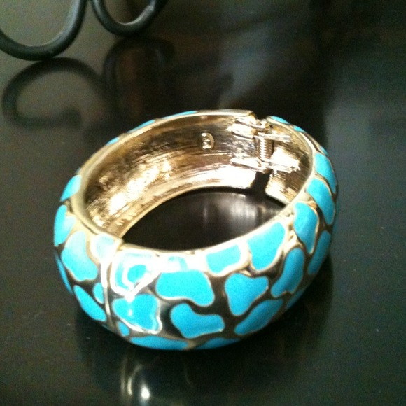 ✅Reduced⤴Turquoise bracelet and earring set - Picture 2 of 3