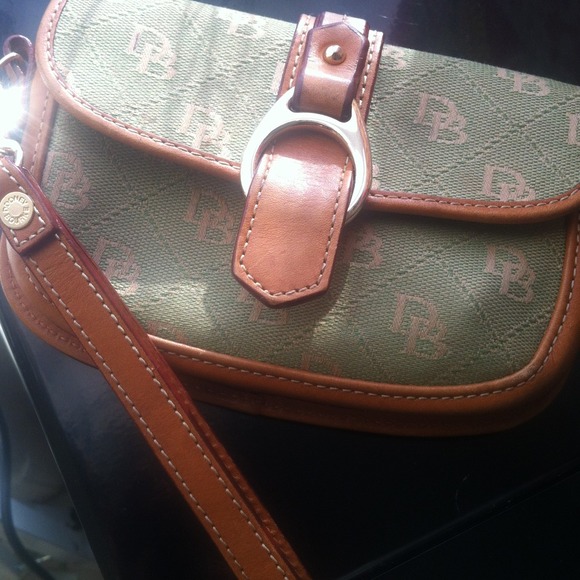 Dooney & Bourke wristlet