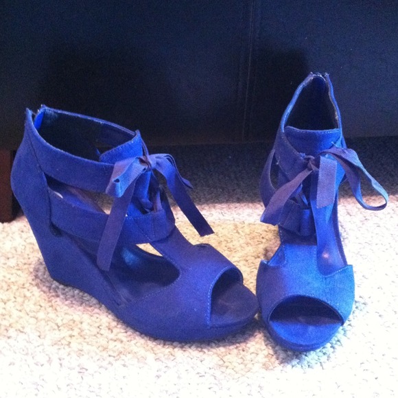 *Sold* Michael Antonio Blue Dress shoes size 8