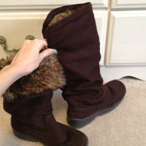 Roll up/down brown suede boots.