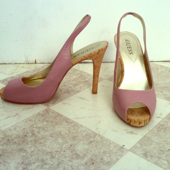 Guess pumps