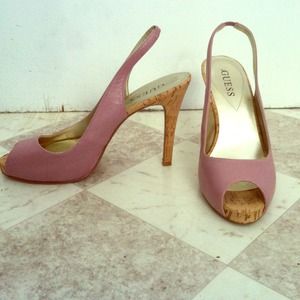 Guess pumps
