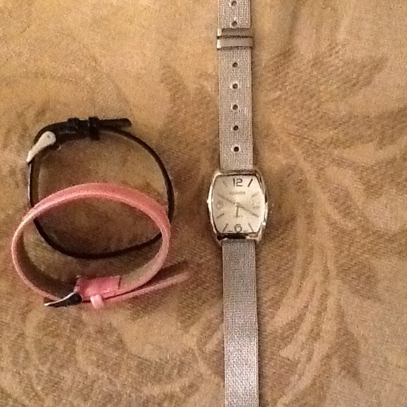 ⌚🌹SOLD🌹KESSARIS WATCH W/ 3 interchangeable Bands