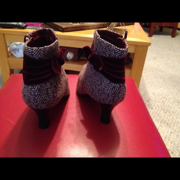 Vintage Burgundy Velvet Tweed Fabric Booties Sz8 - Picture 4 of 4