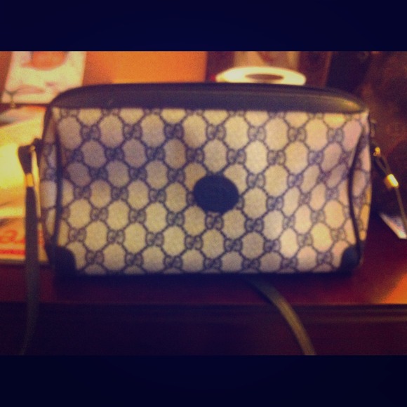 Gucci Handbags - ❌ Sold ❌ to @nikki 15 Vintage Gucci cross body bag