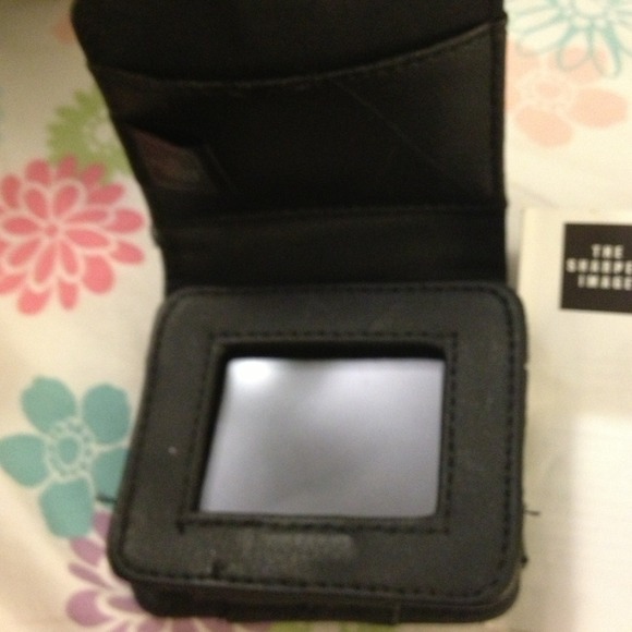 Portable digital photo keeper