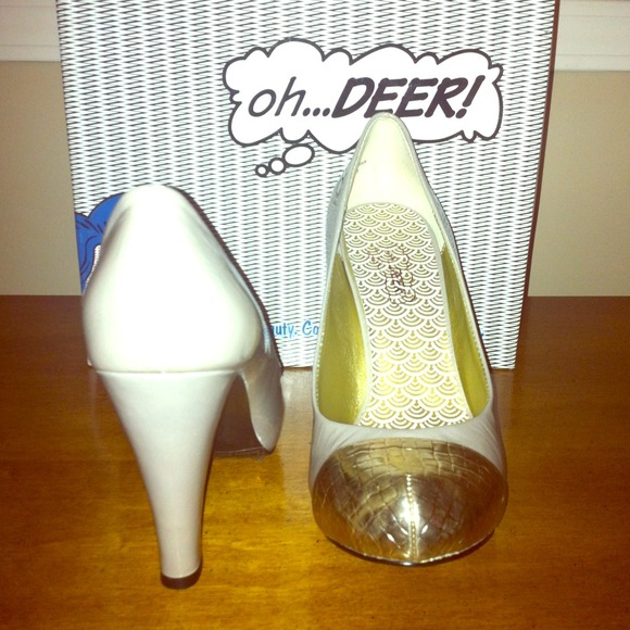 Oh deer nude patent pumps! REDUCED !