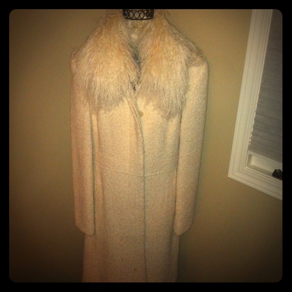 REDUCED  white dressy coat with removable fur