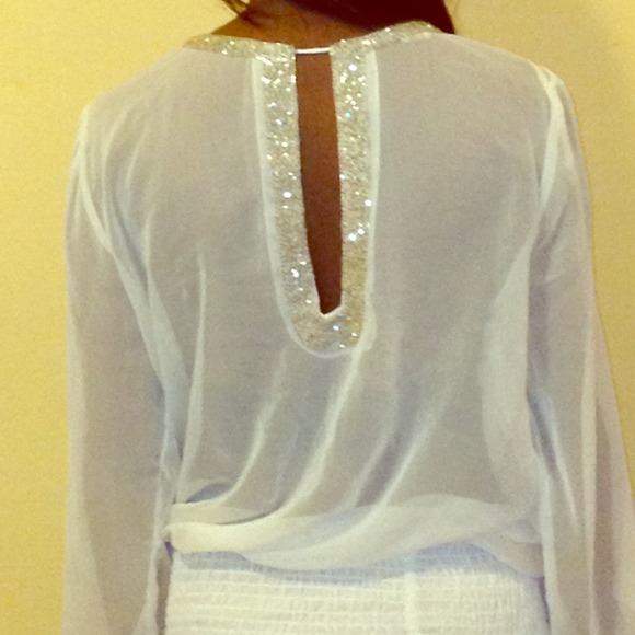 White sheer with gem collar - Picture 1 of 4