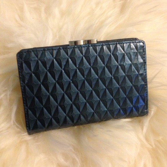 Diamond Pattern Embossed Patent Leather Wallet