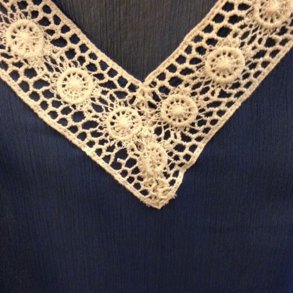 ❗❗❗TRADED❗❗❗Petticoat Alley Sheer Top - Picture 3 of 3