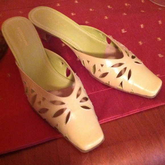 Liz Claiborne Flex Citrine