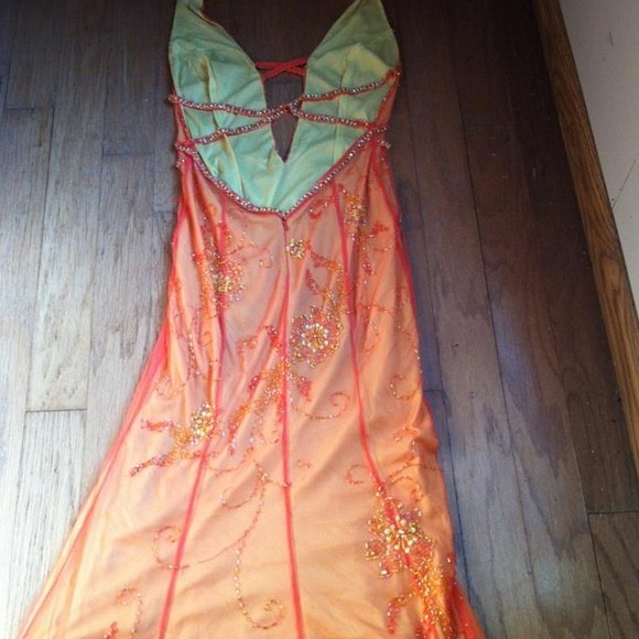 Prom or formal dress - Picture 2 of 4