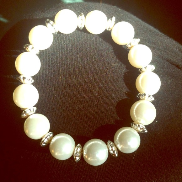 Pearl stretch bracelet - Picture 1 of 1
