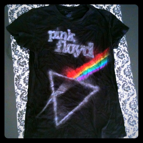 SOLD!! Pink Floyd shirt lightly used sz L