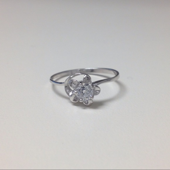 💍.925 CZ flower loop ring💍